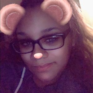 Meet your Posher, Crystal